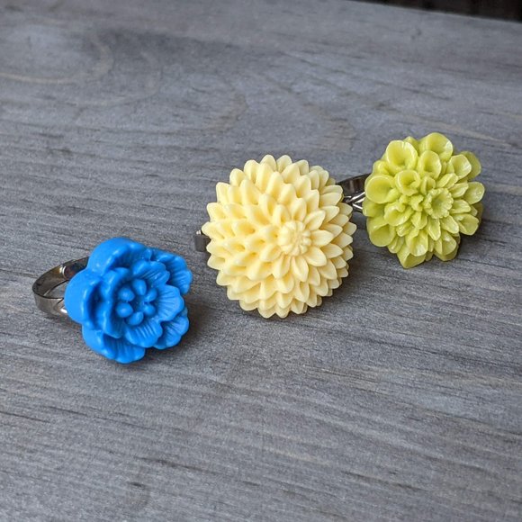 Floral Resin Rings Set of 3 - Blue Cherry Blossom, Yellow Mum, Green Dahlia - Picture 5 of 13